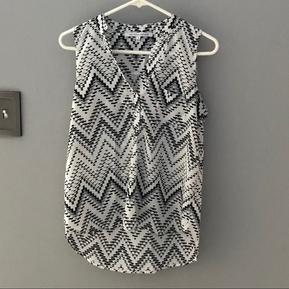Black & white geometric print sleeveless blouse